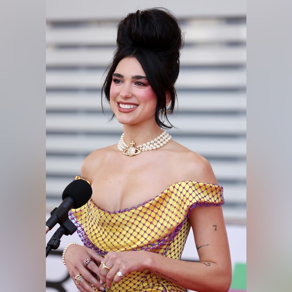 COPY - Vivienne Westwood Three Row Bas Relief Pearl Choker - Picture 5 of 15